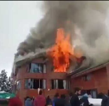 Major fire breaks out in hotel at Gulmarg