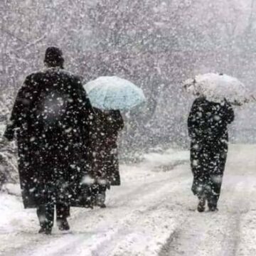 Kashmir Valley bracing for major snowfall tomorrow: MeT