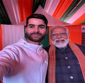 Kashmir’s Beekeeper clicks selfie with PM Modi in Srinagar