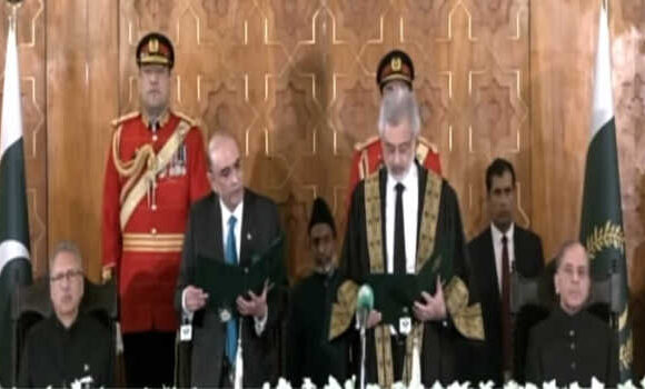 Zardari takes oath as 14th president of Pakistan