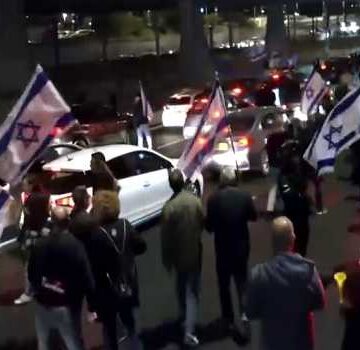 Thousands of protesters in Tel Aviv demanding early elections