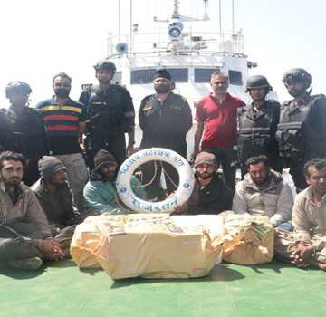 ICG apprehends Pak boat in Porbandar; narcotics worth Rs 480 Cr seized