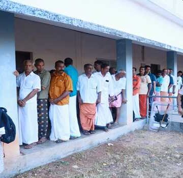4 collapse and die in Kerala during LS polls