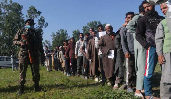 Voters queue up as polling gets underway in J&K’s Baramulla LS seat