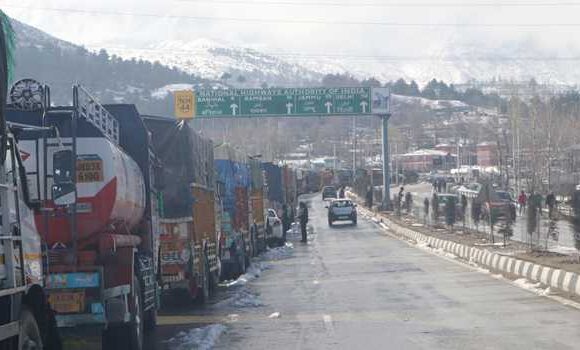 Srinagar Jammu National highway still closed