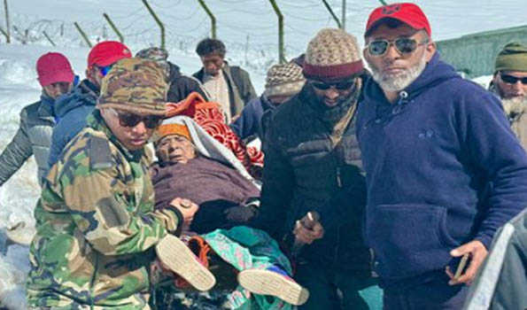 2025_3$largeimg03_Mar_2025_141859830 Army rescues critically elderly woman ill in Gurez