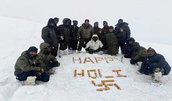2025_3$largeimg14_Mar_2025_170914973 Security forces celebrate Holi in Kashmir