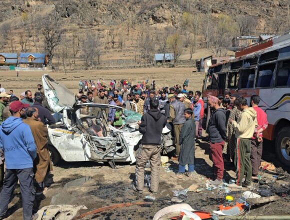 3 Tourists Killed, 14 Others Injured In Kangan Road Accident