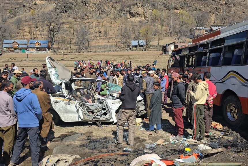 IMG-20250323-WA0021-1024x577 3 Tourists Killed, 14 Others Injured In Kangan Road Accident