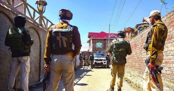 J-K-Police-Raid-696x364 Police raid house of former hurriyat member in Shopian