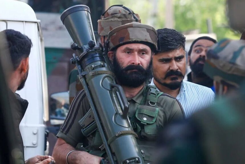 army1-1024x576 Gunfight starts in Bandipora woods
