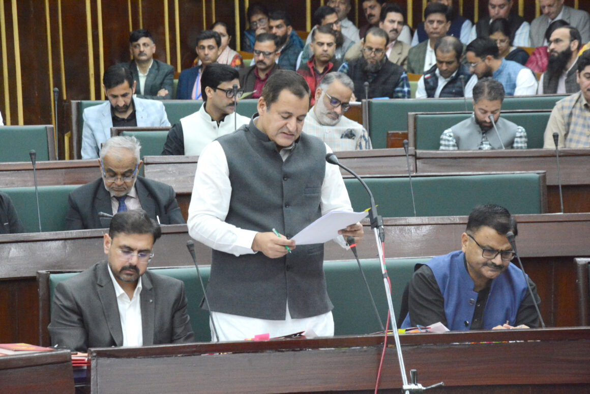 Javed Dar asks Agriculture, Horticulture Deptts to assess damages caused by recent rains, hailstorms