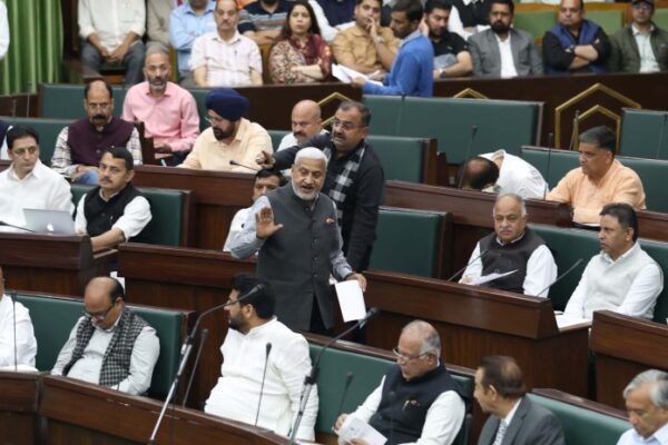 sham-1-696x464 BJP MLA Stages Walkout From J&K Assembly Over Govt’s ‘Non-Serious’ Attitude
