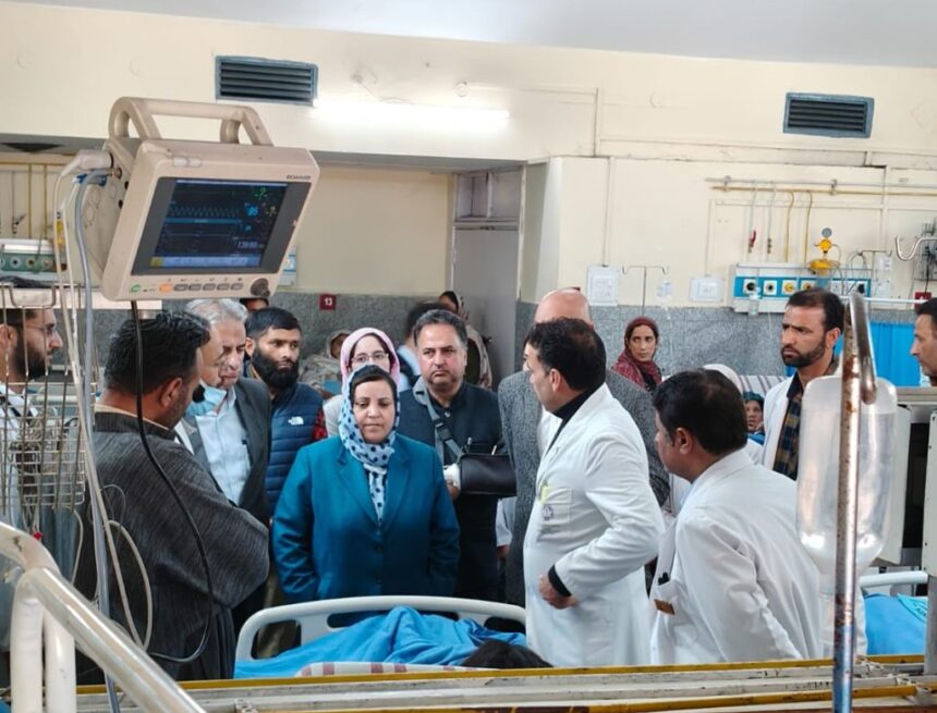 Sakeena-Itoo-visits-SKIMS-SMHS-Hospital-in-Srinagar-13-1-1024x833 Sakeena Itoo Visits SKIMS, SMHS Hospital In Srinagar