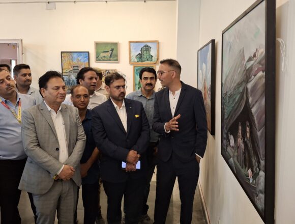 Satish Sharma inaugurates 3 day painting exhibition at Kala Kendra