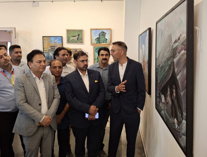 Satish Sharma inaugurates 3 day painting exhibition at Kala Kendr 11 April Satish Sharma inaugurates 3 day painting exhibition at Kala Kendra