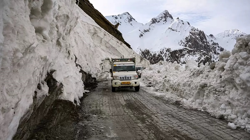 Zojila Pass reopens in record 33 days, Leh-Srinagar National Highway thrown open