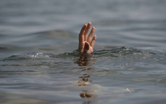 Boy jumps in Jhelum from Srinagar’s Zaina Kadal bridge, rescue ops launched