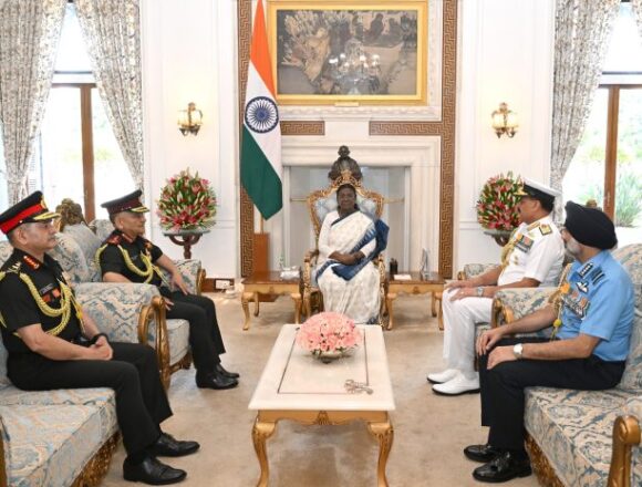 PRESIDENT-696x464 CDS Anil Chauhan, Tri-Services Chiefs Brief Prez Murmu On Operation Sindoor