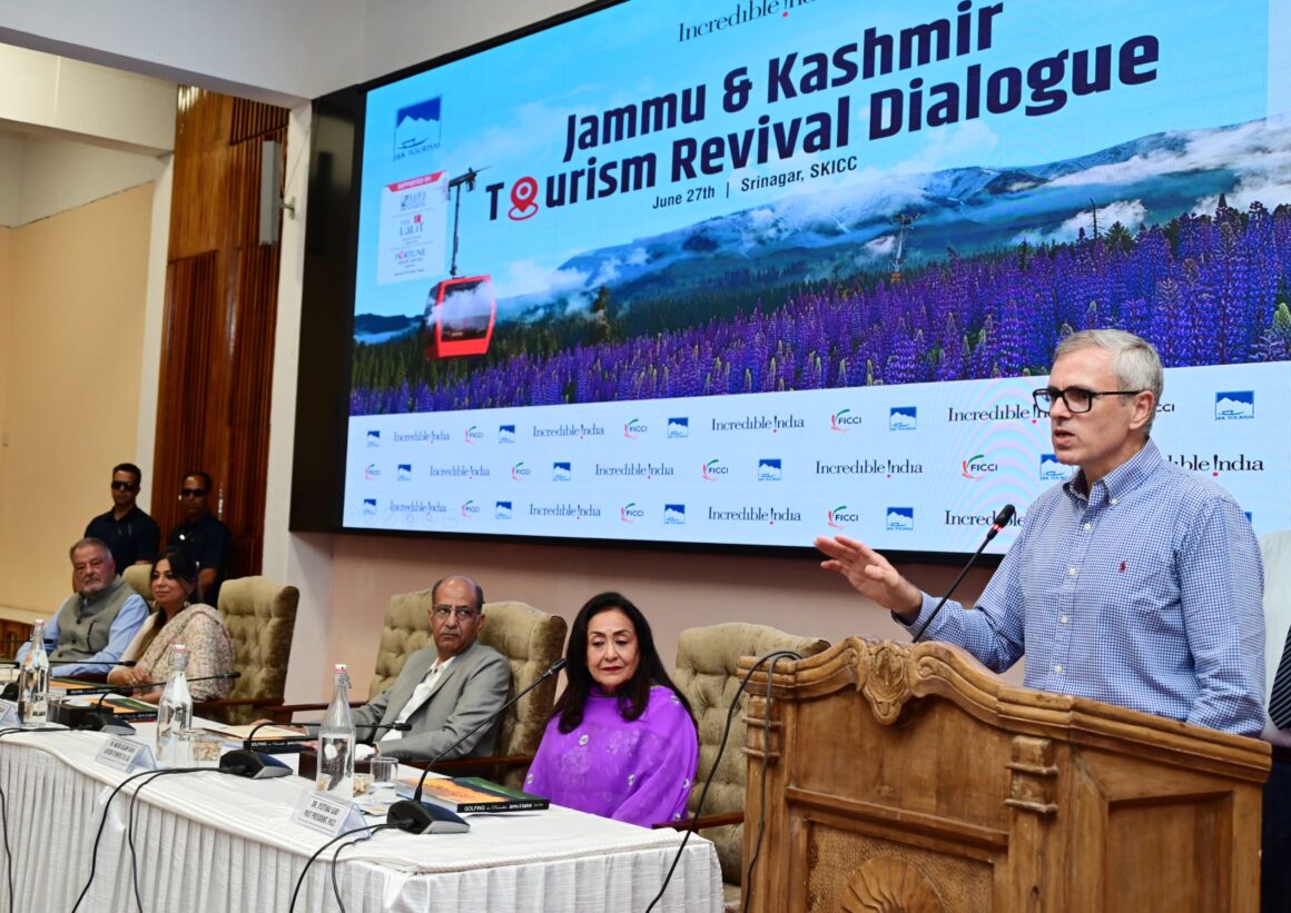 CM-Omar-Abdullah-calls-for-collective-efforts-to-restore-JK-as-Indias-premier-tourist-destination-1 CM Omar Abdullah Calls For Collective Efforts To Restore J&K as India’s Premier Tourist Destination