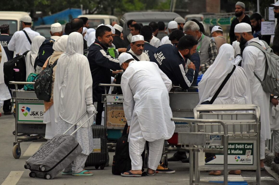 Kashmiri Hajis’ Stay Cut Short Amid Flight Restrictions; 640 Pilgrims Affected