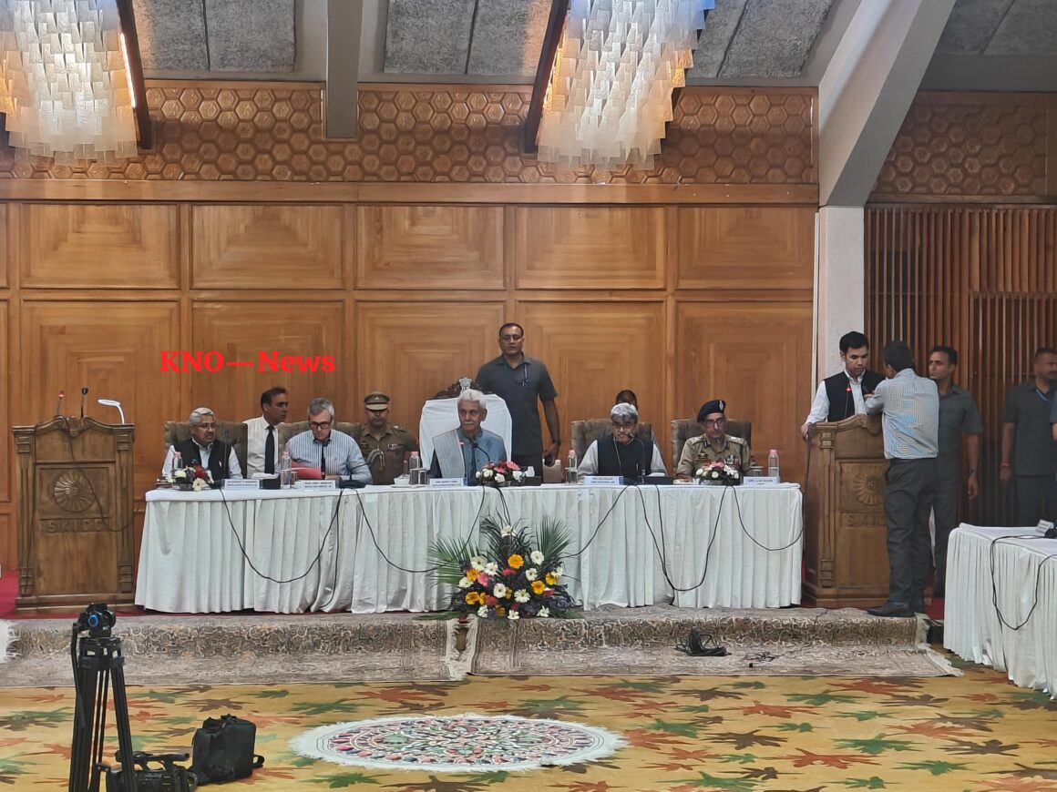Ahead of Amarnath Yatra, LG Sinha meets civil society members at SKICC