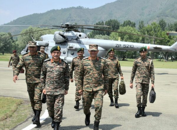 army-5-1024x753 India Army Chief Reviews Security Grid In Kashmir, Assesses Preparedness For Amarnath Yatra
