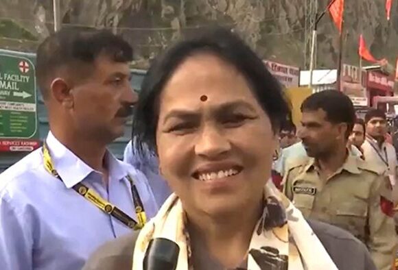 Union-Minister-696x394 Union Minister Shobha Karandlaje Joins Amarnath Yatra Pilgrims, Says ‘Atmosphere Is Very Pleasant’