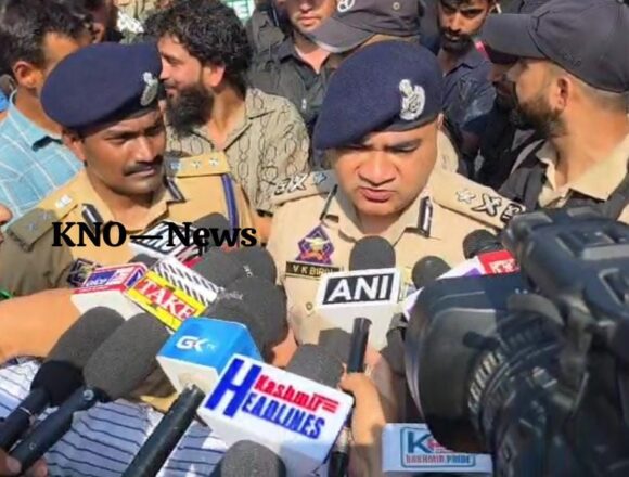 Div Com, IGP, DC, SSP Sgr, join Muharram procession at Lal Chowk; Serve water to mourners