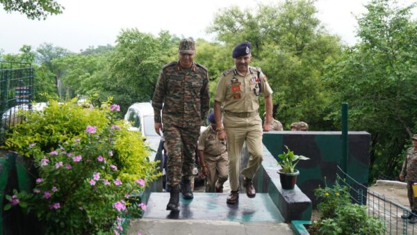 dgp-2-1024x576 DGP Prabhat Reviews Security Along LoC In Jammu, Emphasises Tech-Enabled Surveillance