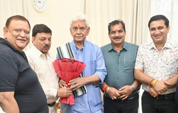 Traders’ Delegation Meets LG; Demands More Counters For Registration Of Amarnath Pilgrims