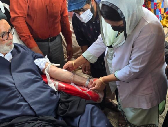 President of Anjuman-e-Sharie Shian, Hujjat-ul-Islam wal Muslimeen Aga Syed Hassan Al-Moosavi Al-Safavi inaugurates blood donation camp at Lal Bazar Srinagar