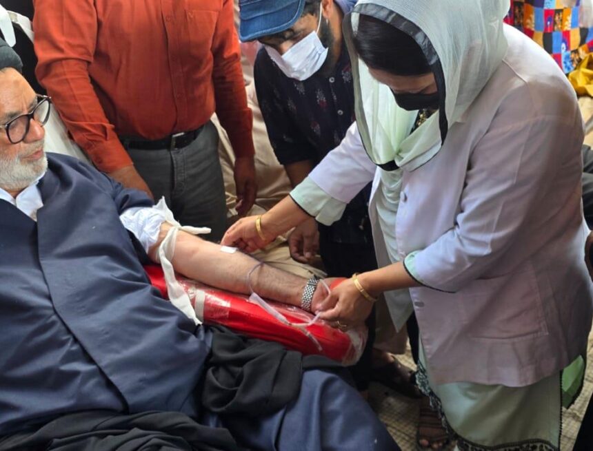 638913337871264338_IMG-20250821-WA0007 President of Anjuman-e-Sharie Shian, Hujjat-ul-Islam wal Muslimeen Aga Syed Hassan Al-Moosavi Al-Safavi inaugurates blood donation camp at Lal Bazar Srinagar