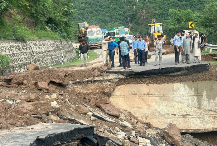 Highway-1-696x470 Jammu-Srinagar National Highway Shut Due To Landslides In J&K’s Udhampur