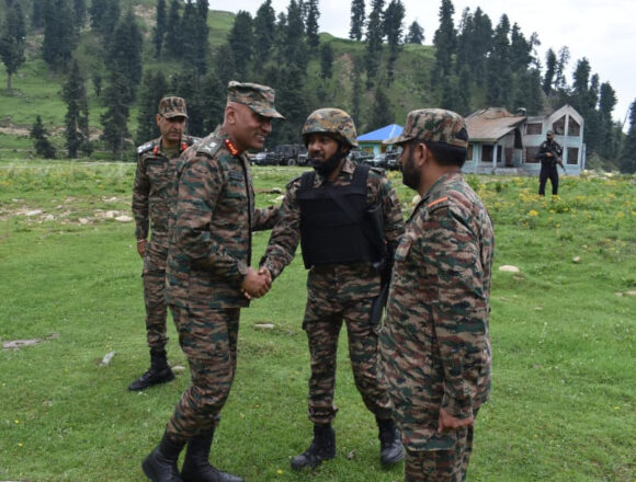J&K | Lt Gen Pratik Sharma Reviews Counter-Terrorism Grid In South Kashmir