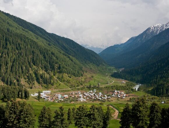 Aru Valley | Photo credits: Wikimedia Common