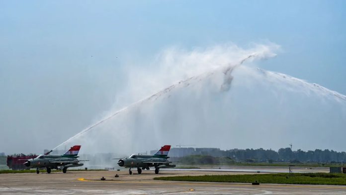 RAJNATH-2-696x392 Rajnath Singh: MiG-21 Contributed Glorious Chapters To India’s Military Aviation History