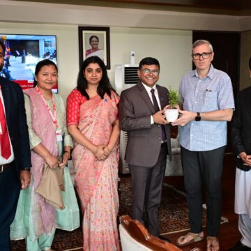 Union Bank of India donates ₹1 crore towards flood relief, presents cheque to CM