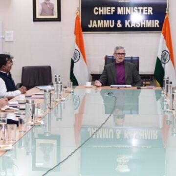 CM Omar Abdullah reviews arrangements for Darbar Move