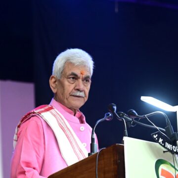 Lieutenant Governor felicitates top performers and winners of ALOHA State Level Arithmetic Operations Contest at Srinagar