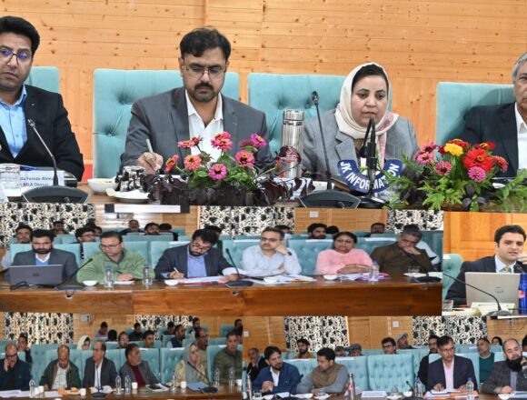 Satish Sharma visits Kulgam, chairs district review meeting-6 Satish Sharma visits Kulgam, chairs district review meeting