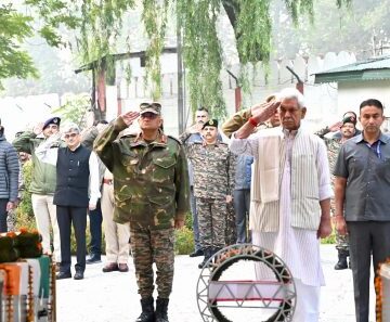 LG Manoj Sinha Honors Soldiers Who Lost Lives In Harsh Weather During Kokernag Operation
