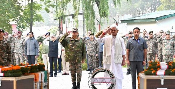 Untitled-696x297 LG Manoj Sinha Honors Soldiers Who Lost Lives In Harsh Weather During Kokernag Operation