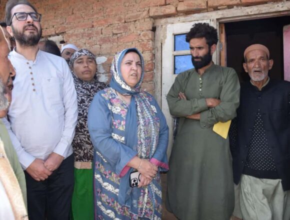 Sakeena Itoo visits fire-affected families in Langkhull Nandimarg of Kulgam district, extends financial assistance