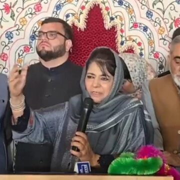 WhatsApp Image 2025-10-26 at 15.02.00_9d207c35 Mehbooba accuses NC of betraying Budgam