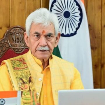 a1-696x423 LG Sinha Pays Tributes to Police Martyrs on Commemoration Day