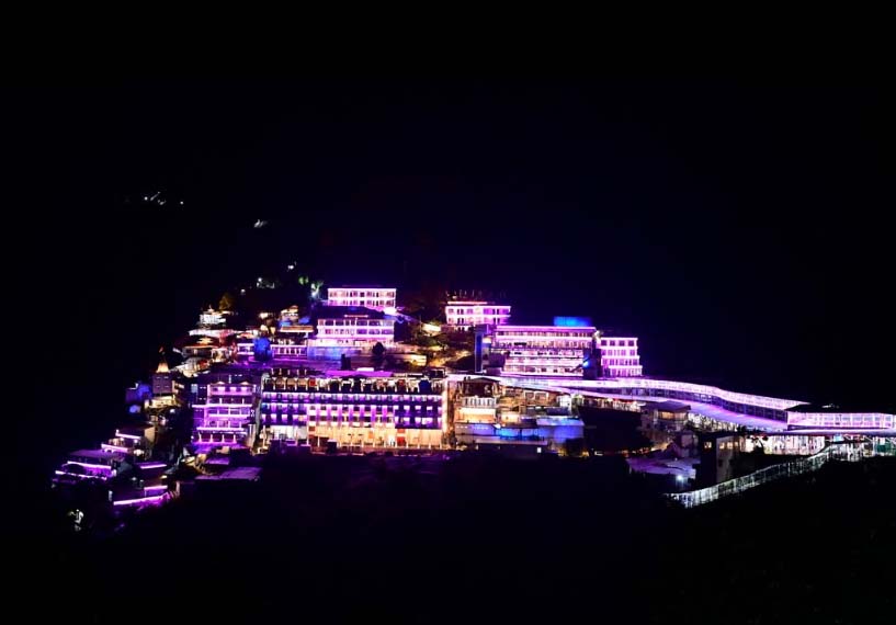 "1.70 Lakh Pilgrims Offer Prayers At Mata Vaishno Devi During Navratri Yatra"