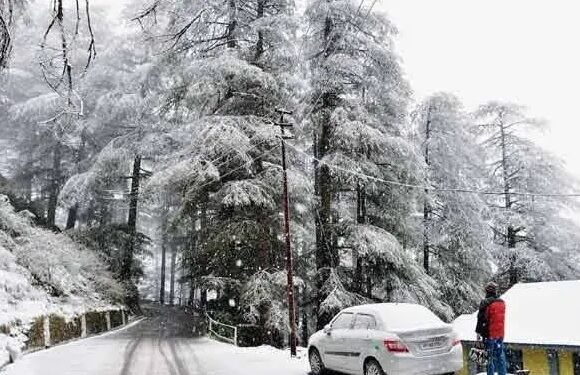 Fresh snowfall shuts Bandipora-Gurez road