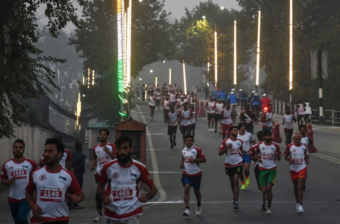 Kashmir Marathon 2.0 kicks off with 1500 runners from across globe