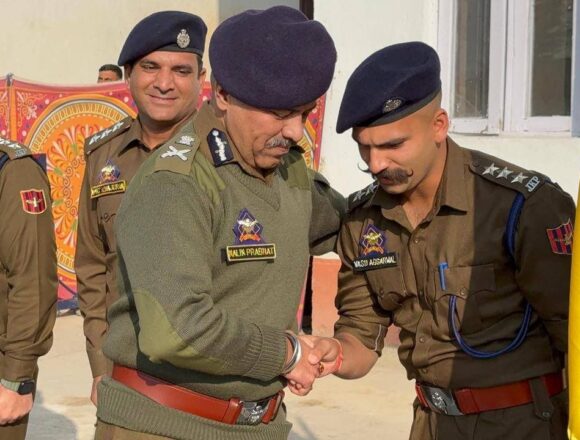 “Maintain Highest Alert Levels”: DGP Nalin Prabhat Conducts Security, CT Review in Bandipora
